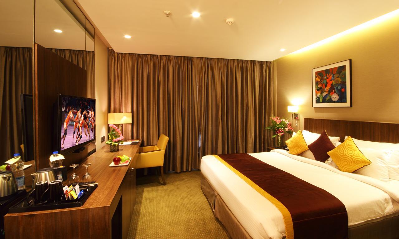 Hotel Fidalgo Pune Esterno foto