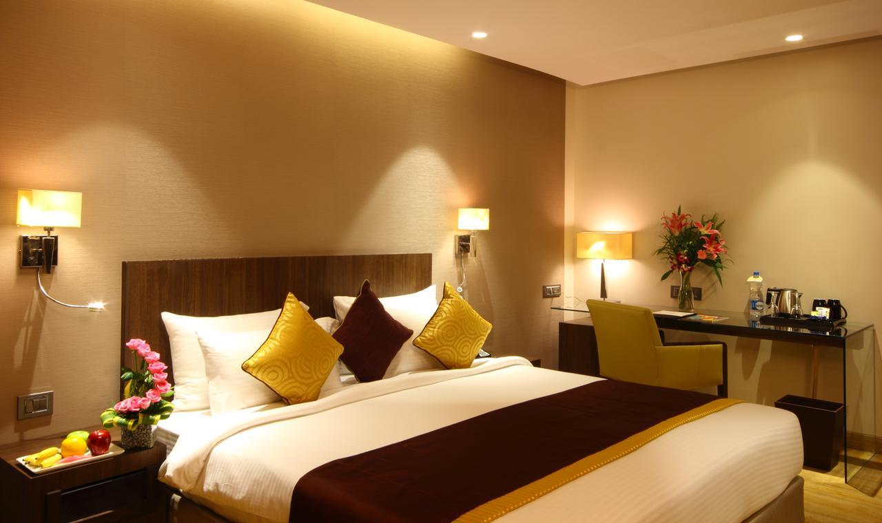 Hotel Fidalgo Pune Esterno foto