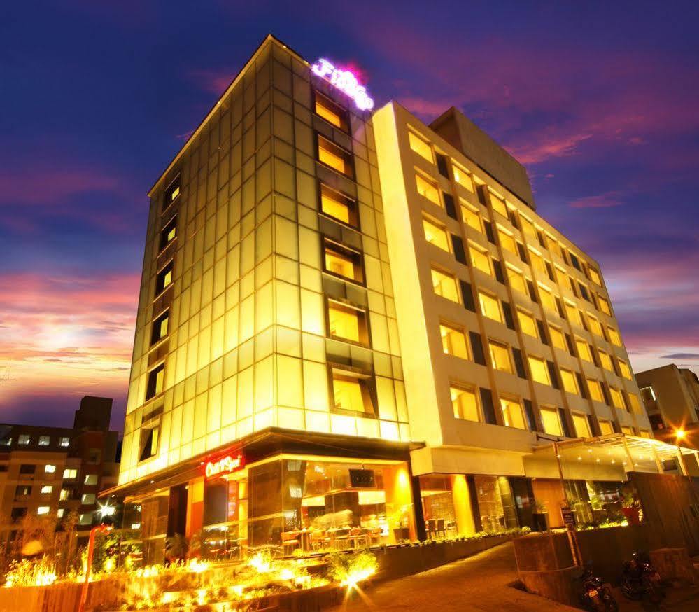 Hotel Fidalgo Pune Esterno foto