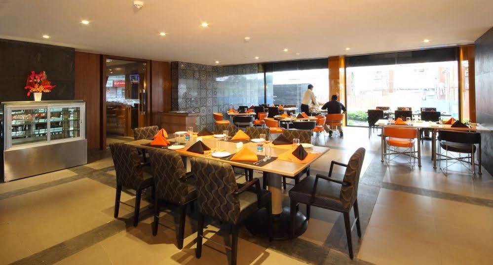 Hotel Fidalgo Pune Esterno foto