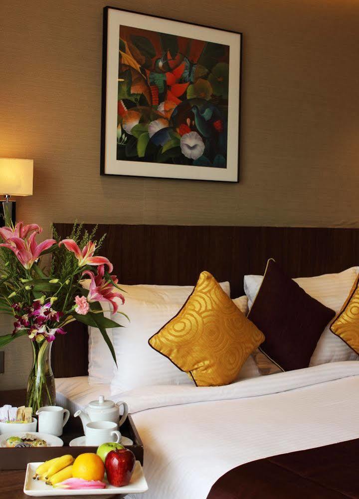 Hotel Fidalgo Pune Esterno foto